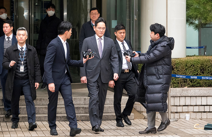 Samsung Electronics Chairman Lee Jae Yong leaves after attending his sentencing hearing at a court in Seoul Lee Jae Yong, Feb 5, 2024 : Samsung Electronics Chairman Lee Jae Yong leaves after attending his sentencing hearing at the Seoul Central District Court in Seoul, South Korea. The court on Monday acquitted the Samsung Electronics chairman in connection with the 2015 merger of two Samsung affiliates, Cheil Industries Inc. and Samsung C T Corp, allegedly carried out to help Lee increase control of the entire Samsung empire, local media reported.  Photo by Lee Jae Won AFLO 