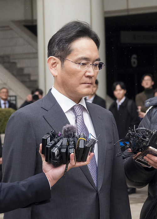 Samsung Electronics Chairman Lee Jae Yong leaves after attending his sentencing hearing at a court in Seoul Lee Jae Yong, Feb 5, 2024 : Samsung Electronics Chairman Lee Jae Yong  Jay Y. Lee  leaves after attending his sentencing hearing at the Seoul Central District Court in Seoul, South Korea. The court on Monday acquitted the Samsung Electronics chairman in connection with the 2015 merger of two Samsung affiliates, Cheil Industries Inc. and Samsung C T Corp, allegedly carried out to help Lee increase control of the entire Samsung empire, local media reported.  Photo by Lee Jae Won AFLO 