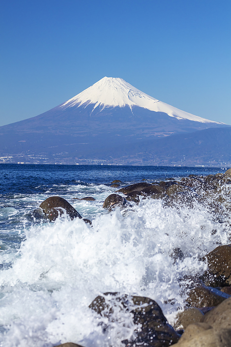 Waves from Cape Mihama, Shizuoka Prefecture and Mt.