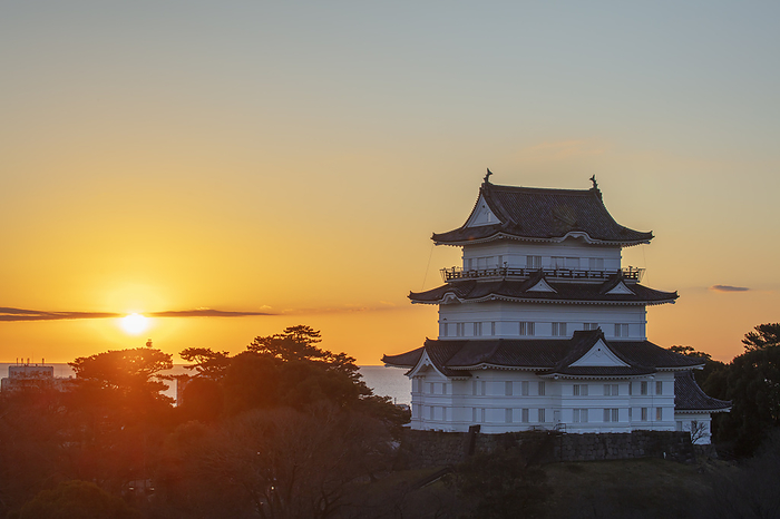 Odawara Castle and the rising sun from the ruins of the East Circle of Hachimanyama Kaku, Kanagawa Prefecture