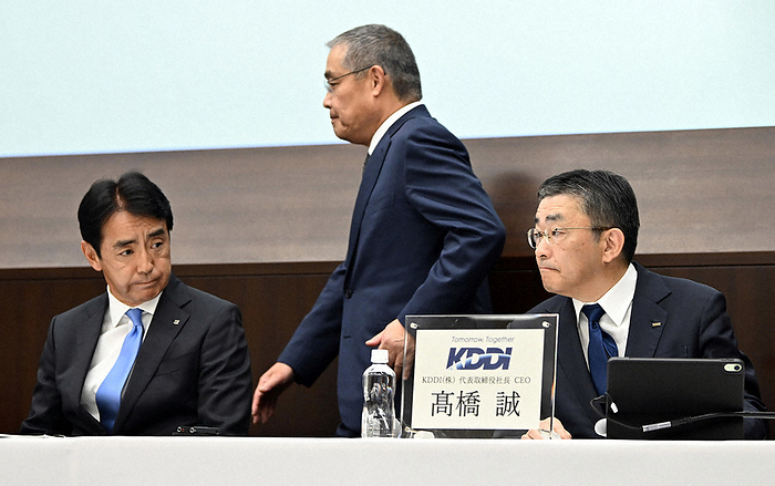 KDDI and Mitsubishi Corporation to form a business alliance with Lawson, Inc. KDDI President Makoto Takahashi, Mitsubishi Corporation President Katsuya Nakanishi, and LAWSON President Sadanobu Takemasu at a press conference  from right  on February 6, 2024, at 4:06 p.m. in Tokyo.