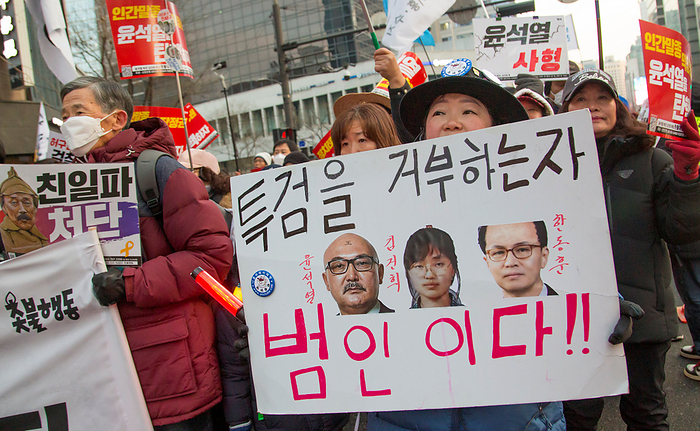South Korean people demand the impeachment of President Yoon Suk Yeol in Seoul Protest demanding the impeachment of President Yoon Suk Yeol, Jan 27, 2024 : South Koreans hold a protest demanding the impeachment of President Yoon Suk Yeol in central Seoul, South Korea. Thousands of people participated in the rally and they insisted President Yoon is incompetent in national economy, defense and diplomacy. Participants demanded Kim Keon Hee, wife of President Yoon, to accept investigation by a special prosecution as they insist the first lady has been manipulating state affairs. Kim came under fire after video footage was released in November 2023 of her receiving a Christian Dior bag, valued at around US 2,200 from a Korean American pastor in September 2022. A picket  front  shows disgraced portraits of Yoon Suk Yeol  L  and Han Dong Hoon  R , the chief of the ruling People Power Party  PPP  along with a picture of Kim Keon Hee before she has had plastic surgery done on her face. It reads,  The person who rejects a special prosecution is a criminal  . A picket  L  reads,  Punish pro Japanese groups . Other red pickets read, Let s impeach Yoon Suk Yeol who is a scum and doomed regime .  Photo by Lee Jae Won AFLO 