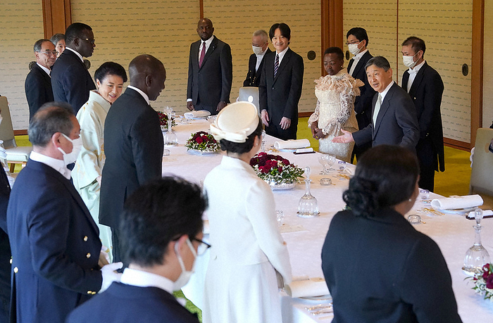 Kenyan President Visits Japan and Meets Their Majesties the Emperor and Empress Their Majesties the Emperor and Empress, their eldest daughter Aiko, and Prince Akishino at a luncheon with Kenyan President Ruto and his wife at the Rensui, the Imperial Palace, February 9, 2024, at 0:32 p.m.  Representative photo 