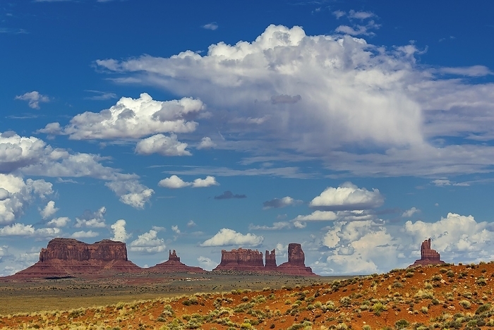 View of Monument Valley, cloudy sky, cloud, sky, Utah, USA, North America, by Franzel Drepper