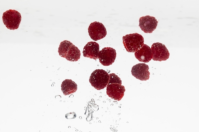 Lots raspberries water, by Oleksandr Latkun