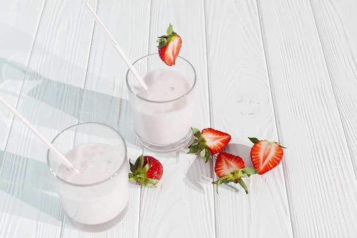 Glasses milkshake with strawberries, by Oleksandr Latkun