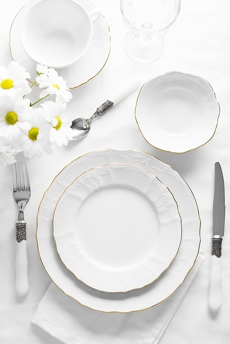 Arrangement with white plates, by Oleksandr Latkun