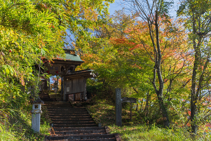 Fukuman Kokuzo Bosatsu, Enzo-ji Temple, Yanaizu-cho, Kawanuma-gun, Fukushima, Japan, Fukuman-mon Gate and autumn leaves