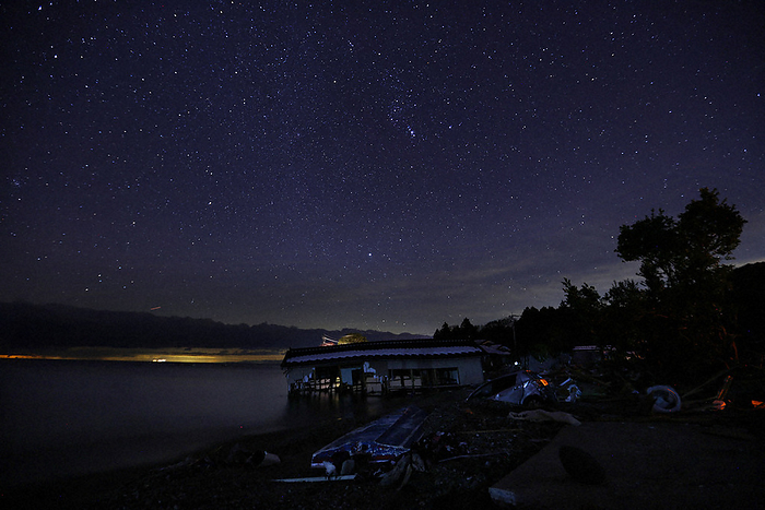 Starry sky in the tsunami affected Shiromaru district of Noto Town, Ishikawa Prefecture Starlit sky in the Shiromaru district of Noto Town, Ishikawa Prefecture, which was damaged by the tsunami. Starlight illuminated houses and cars washed out to sea. 6:39 p.m., January 29, 2024  photo by Hiroki Takigawa  15 second exposure 