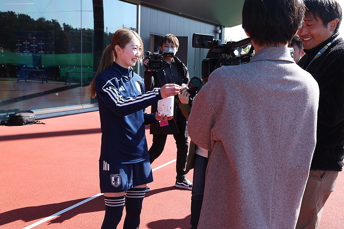 Japan women s national soccer team training session Japan s Yoshino Nakashima hands out Valentine s Day chocolates during a training session at Prince Takamado Memorial JFA YUME Field in Chiba, Japan, February 14, 2024.  Photo by JFA AFLO 