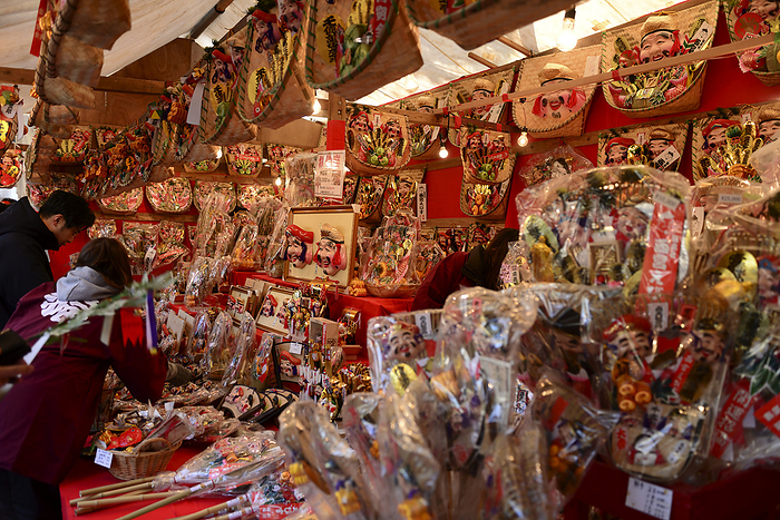 Nishinomiya City/Nishinomiya Shrine, Tokaebisu approach, selling lucky charms