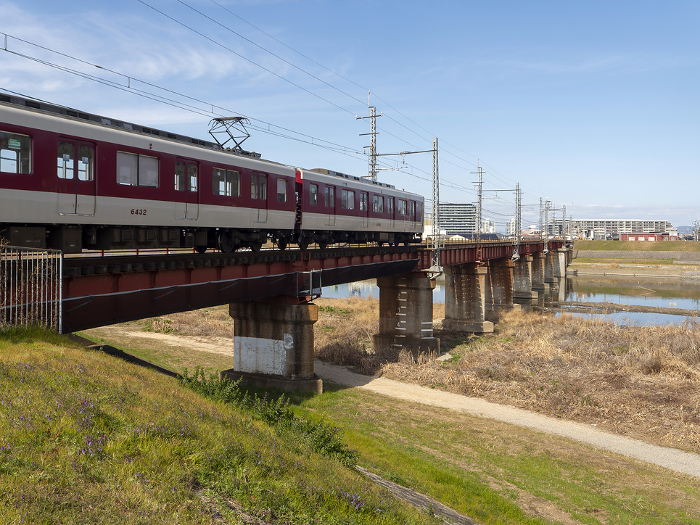 Kintetsu Domyoji Line train crossing the Yamato River