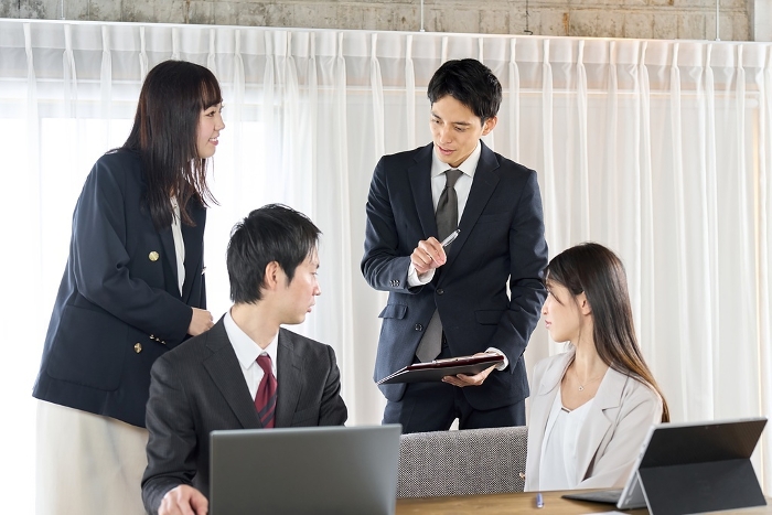 Japanese businessman teaching work （Male/Female / People)