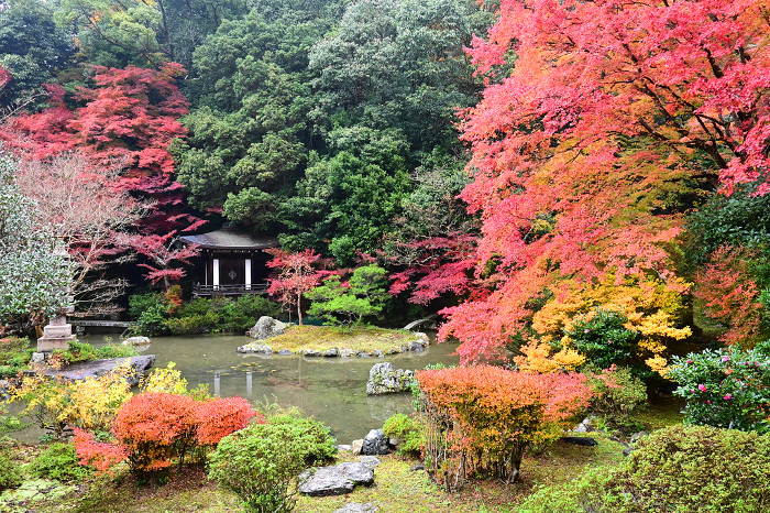 Bishamondo Garden Bansuien, Yamashina-ku, Kyoto in brocade autumn