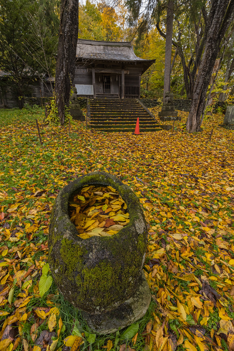 Asahiyama Inari Kintohira Shrine and autumn leaves in Asahiyama Park, Asahikawa, Hokkaido, Japan