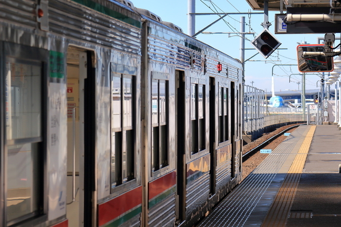 Shibayama Railway's Shibayama Chiyoda Station platform is adjacent to Narita Airport