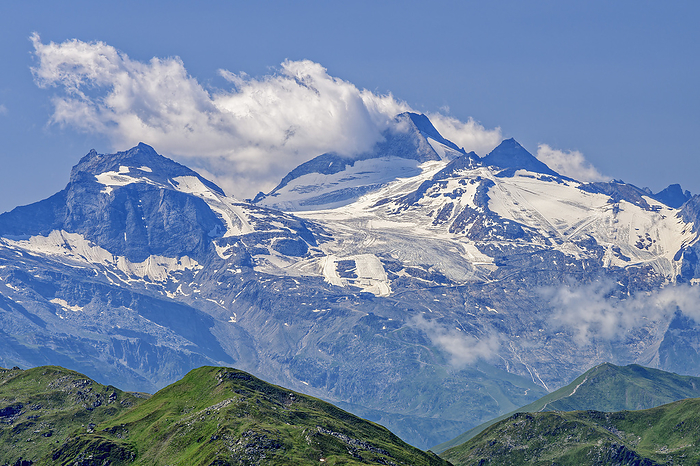 Austria, Tyrol, Scenic view towards glaciers on Olperer mountain