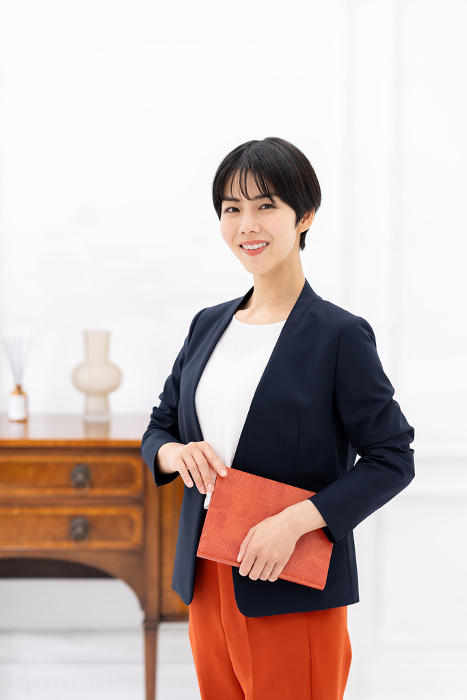A young Japanese woman who works as a consultant.