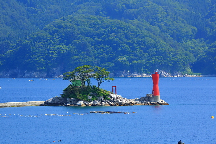Penglai Island This is Otsuchi Horai jima Island in Otsuchi Bay. It is the symbol of the town of Otsuchi.