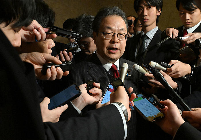 LDP s Hiroshige Seko being interviewed by reporters. LDP leader Hiroshige Seko is interviewed by reporters in the Diet on February 21, 2024 at 0:22 p.m. Photo by Mikie Takeuchi.