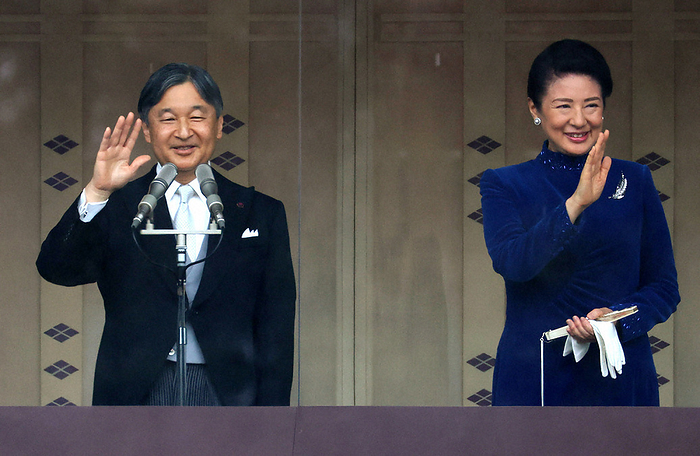 Emperor s 64th Birthday General visit to the Imperial Palace Their Majesties the Emperor and Empress wave to those gathered at the Emperor s Birthday General Visit to the East Garden of the Imperial Palace, 10:24 a.m., February 23, 2024.