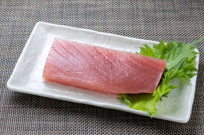 Saku of tuna (yellowfin tuna).