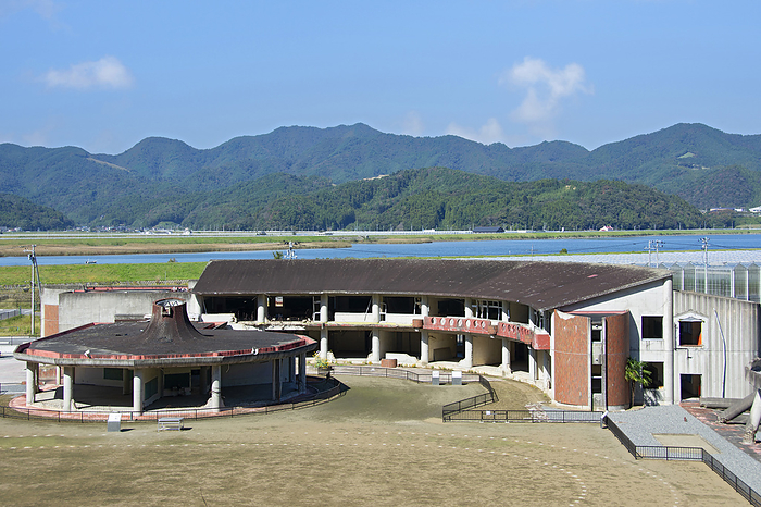 Okawa Elementary School, Ishinomaki City Earthquake Remains Taken from the hill behind the school near the school building