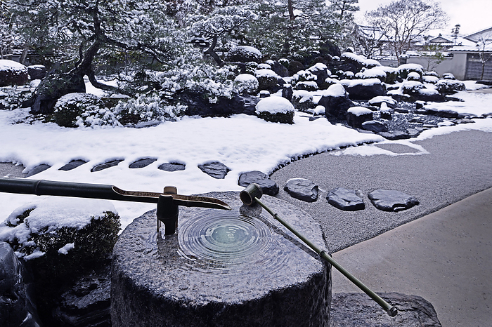 Myoumanji Temple Garden in the snow Kyoto City, Kyoto Prefecture Snow Garden  at Myouman ji Temple, famous as one of the three gardens in Kyoto for its snow, moon and flowers. Granite hand basin