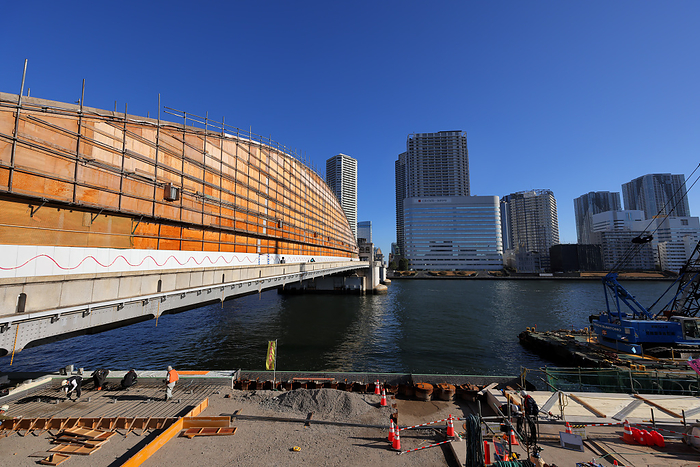 Tokyo Kachidokibashi Bridge under construction