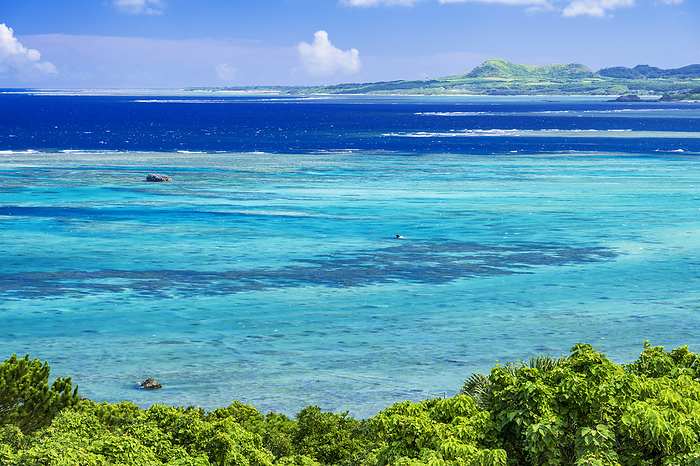 Coral reef sea viewed from Tamatorizaki, Okinawa Taken from the Tamatorizaki observatory.