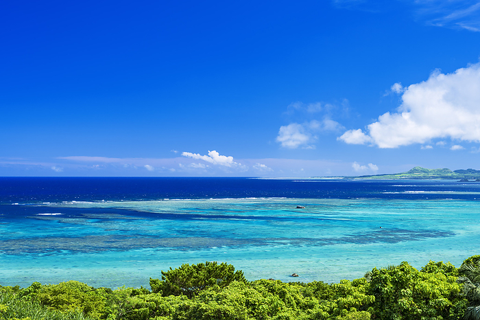 Coral reef sea viewed from Tamatorizaki, Okinawa Taken from the Tamatorizaki observatory.