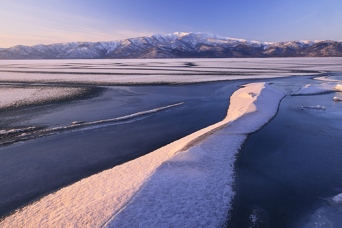 Hokkaido: Lake Kussharo frozen at dusk and Mt.