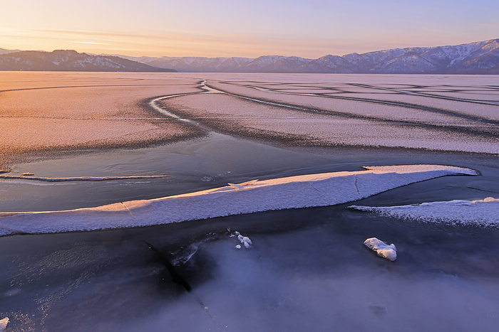 Hokkaido: Lake Kussharo frozen over at dusk