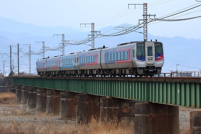 JR Shikoku] N2000 Series (Yosan Line: Ichitsubo - Kita Iyo, Shigenobu River Bridge)