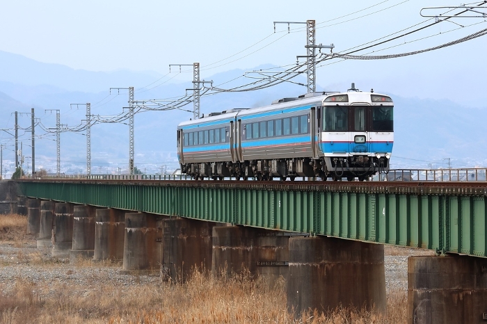 JR Shikoku] Kiha185 Series (Yosan Line: Ichitsubo - Kita Iyo, Shigenobu River Bridge)