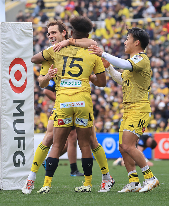 <Tokyo SG, BR Tokyo> In the second half, Matsushima scored his second try of the day, and Sanchez (left) and Saito (right) celebrate (Photo by Takeo Shinohara) Shooting Date 20240302