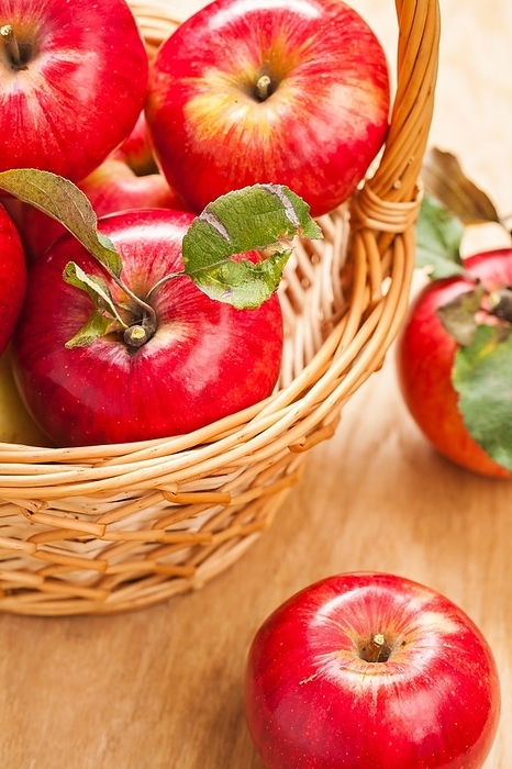 Fresh apples in a basket, by Dzmitri Mikhaltsow