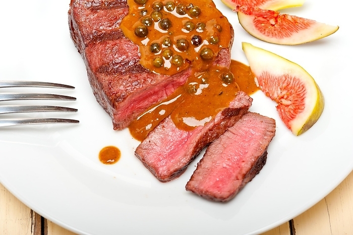 Beef filet mignon with green peppercorn creamy sauce ou poivre vert, by Fracesco Perre