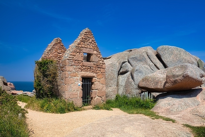 Granite rocks at Ploumanac'h, Côte de Granit Rose, Département Côtes-d'Armor, Bretagne, France, Europe, by Hartmut Albert