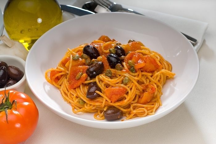 Spaghetti pasta with fresh home made puttanesca sauce, by keko64