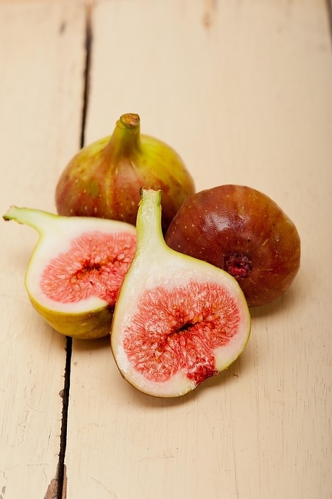 Fresh ripe figs on a rustic white table, by Fracesco Perre