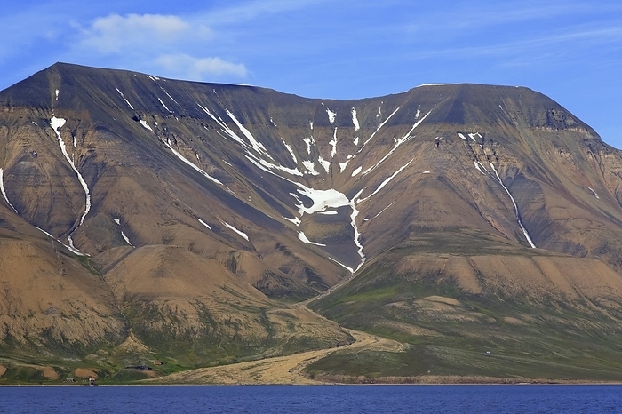 South wall of the Hiorth Mountain, Hiorthfjellet at Adventfjorden, Advent Bay on the southern side of Isfjorden, Svalbard, Spitsbergen, Norway, Europe, by alimdi / Arterra / Sven-Erik Arndt