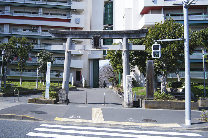 Sumidagawa Shrine Ichino torii  first torii  facing Sumitsumidori Street March 2024 Sumida ku, Tokyo