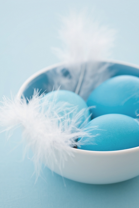 Coloful Easter eggs in bowl, studio shot