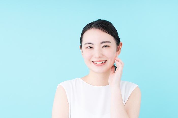 Skin care for young Japanese women (People)