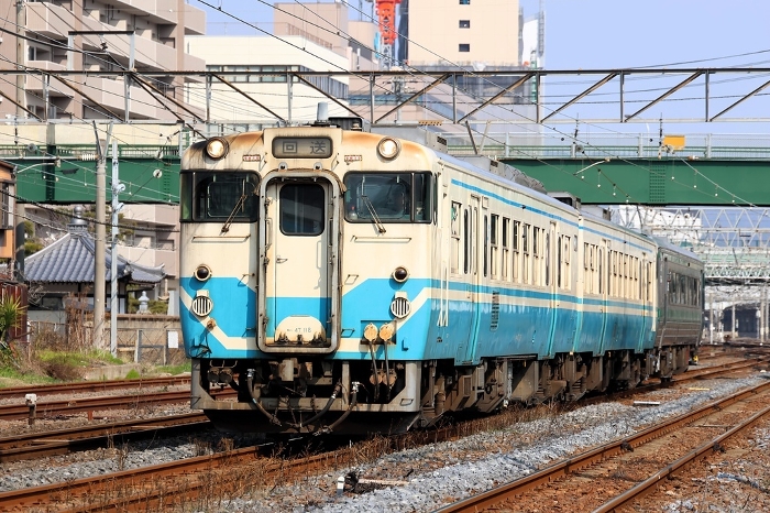 JR Shikoku] Type Kiha47 + Series Kiha185 (Yosan Line: Takamatsu - Kosai)