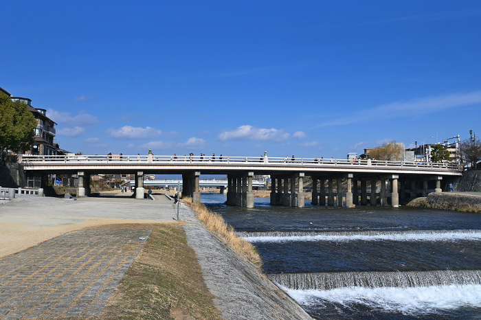Sanjo Ohashi Bridge over the Kamo River, Kyoto, the starting point of the Tokaido Highway