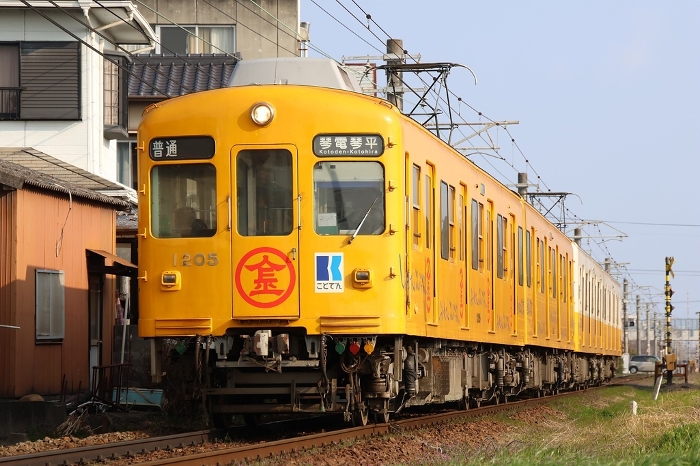 Kotoden] Type 1200 - Shiawase-san Konpira-san-go (Kotohira Line: Ota - Butsuboyama)