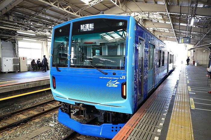 East Japan Railway conducts running tests of  HYBARI,  a train that runs on hydrogen. On February 28, JR East opened to the press the running test of the hydrogen hybrid train FV E991 Series  HYBARI  at JR Tsurumi Station in Yokohama, Kanagawa Prefecture, on February 28, 2024.