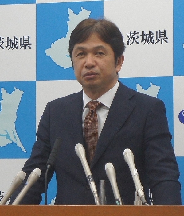 Governor Kazuhiko Oigawa of Ibaraki Prefecture at his first press conference after being discharged from the hospital  . Governor Kazuhiko Oigawa of Ibaraki Prefecture holds his first press conference after being discharged from the hospital at the prefectural office in Kasahara cho, Mito City at 3:18 p.m. on March 5, 2024  photo by Harumi Kimotome 